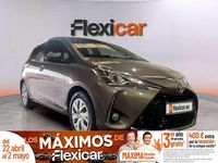 Usado Toyota Yaris Hybrid Active 99 CV (72 kW) 2022 Marrón Utilitario