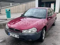 Usado Ford Mondeo Ambiente 115 CV (84 kW) 2000 Rojo Berlina