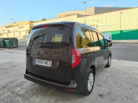 Usado Mercedes T180 116 CV (85 kW) 2023 Granate Monovolumen