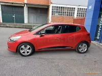 Usado Renault Clio IV Dynamique 90 CV (66 kW) 2014 Granate Berlina