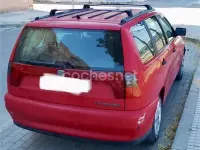Usado Seat Cordoba 100 CV (73 kW) 1998 Rojo Familiar
