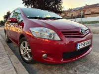 Usado Toyota Auris Active 126 CV (92 kW) 2010 Granate Utilitario