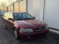 Usado Volvo V40 115 CV (84 kW) 2002 Granate Familiar
