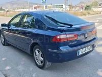 Usado Renault Laguna II Dynamique 120 CV (88 kW) 2002 Azul Berlina