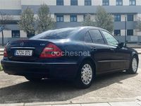 Usado Mercedes E220 Elegance 150 CV (110 kW) 2005 Azul Berlina