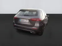 Usado Mercedes B180 116 CV (85 kW) 2021 Gris Utilitario