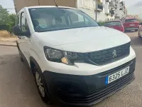 Usado Peugeot Rifter Access 100 CV (73 kW) 2020 Blanco Monovolumen