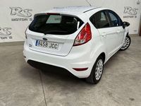 Usado Ford Fiesta Trend 82 CV (60 kW) 2015 Blanco Utilitario