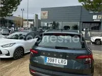 Usado Skoda Karoq Ambition 150 CV (110 kW) 2021 Gris / plata SUV