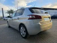 Usado Peugeot 308 Access 100 CV (73 kW) 2016 Gris / plata Berlina