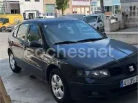 Usado Seat Leon Sport 110 CV (80 kW) 2005 Negro Utilitario