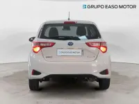 Usado Toyota Yaris Hybrid Active 101 CV (74 kW) 2020 Blanco Berlina
