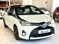 Usado Toyota Yaris Hybrid 100 CV (73 kW) 2017 Blanco Berlina