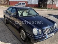 Usado Mercedes E300 Elegance 177 CV (130 kW) 1999 Azul Berlina