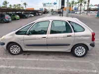 Usado Citroën Xsara Picasso 90 CV (66 kW) 2003 Gris / plata Monovolumen