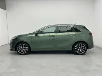 Usado Kia Ceed 101 CV (74 kW) 2023 Verde Utilitario