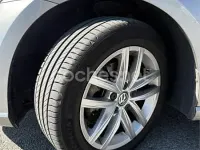 Usado VW Golf VII Advance 125 CV (91 kW) 2018 Gris / plata Berlina