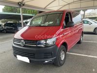 Usado VW Caravelle Trendline 102 CV (75 kW) 2018 Rojo Monovolumen