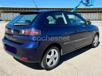Usado Seat Ibiza Reference 70 CV (51 kW) 2009 Azul Berlina