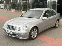 Usado Mercedes C220 Elegance 150 CV (110 kW) 2004 Gris / plata Berlina