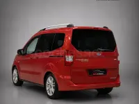 Usado Ford Tourneo Courier Ambiente 95 CV (69 kW) 2015 Granate Monovolumen
