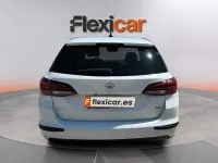 Usado Opel Astra Innovation 136 CV (100 kW) 2019 Blanco Familiar