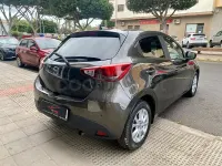 Usado Mazda 2 90 CV (66 kW) 2017 Marrón Berlina