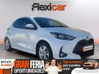 Usado Toyota Yaris Hybrid Business Edition 116 CV (85 kW) 2022 Blanco