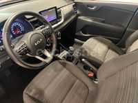 Usado Kia Stonic 100 CV (73 kW) 2024 Rojo SUV