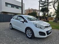 Usado Kia Rio 85 HP (62 kW) 2013 Branco Sedan