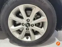 Usado Kia Stonic 84 CV (61 kW) 2022 Blanco SUV