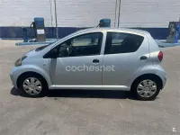 Usado Toyota Aygo 68 CV (50 kW) 2007 Azul Utilitario