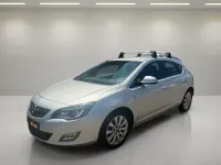 Usado Opel Astra Cosmo 125 CV (91 kW) 2011 Gris Utilitario