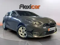 Usado Kia Ceed 136 CV (100 kW) 2023 Gris Utilitario