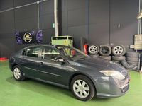 Usado Renault Laguna III Dynamique 130 HP (95 kW) 2009 Cinzento Sedan