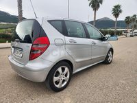 Usado Mercedes A180 Avantgarde 109 CV (80 kW) 2007 Gris / plata Monovolumen