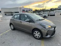 Usado Toyota Yaris Active 111 CV (81 kW) 2017 Gris / plata Berlina