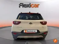 Usado Kia Stonic 100 CV (73 kW) 2019 Blanco SUV