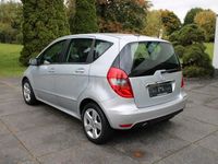 Usado Mercedes A180 Avantgarde 116 CV (85 kW) 2010 Gris / plata Monovolumen