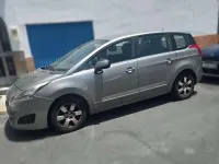 Usado Peugeot 5008 Style 114 CV (83 kW) 2014 Beige Monovolumen