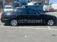 Usado Mercedes E320 Avantgarde 204 CV (150 kW) 2004 Negro Berlina