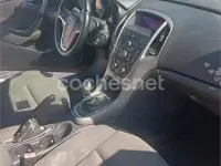 Usado Opel Astra Enjoy 110 CV (80 kW) 2012 Negro Familiar