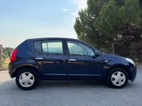 Usado Dacia Sandero Lauréate 87 CV (63 kW) 2010 Azul Berlina