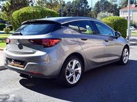 Usado Opel Astra Dynamic 110 CV (80 kW) 2017 Gris / plata Berlina