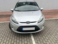 Usado Ford Fiesta Trend 69 CV (50 kW) 2012 Plateado Utilitario