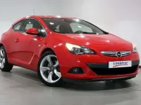 Usado Opel Astra GTC Selective 139 CV (102 kW) 2015 Rojo Berlina