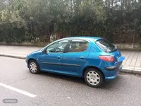 Usado Peugeot 206 70 CV (51 kW) 2003 Azul Berlina