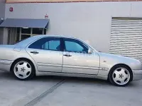 Usado Mercedes E55 AMG AMG 354 CV (260 kW) 1998 Gris / plata Berlina