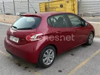 Usado Peugeot 208 Active 82 CV (60 kW) 2012 Rojo Utilitario