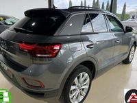 Usado VW T-Roc Life 150 CV (110 kW) 2022 Gris / plata SUV